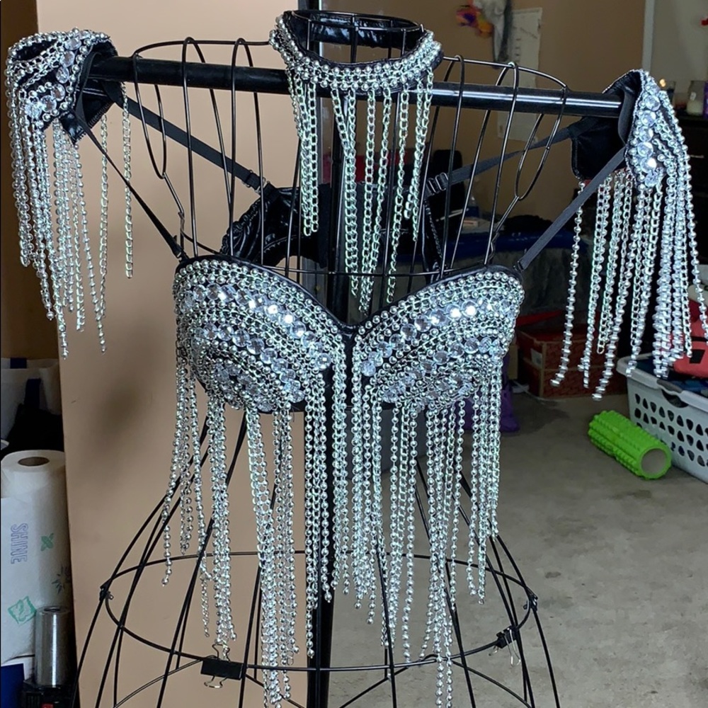 Festival 2-Piece hand made beaded outfit 😻😻😻 - Picture 1 of 4